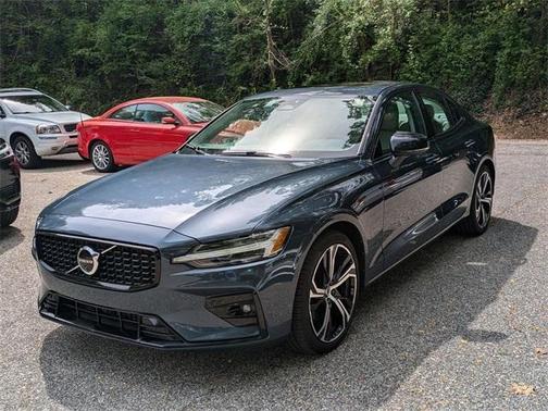 2024 Volvo S60 B5 Plus Dark Theme