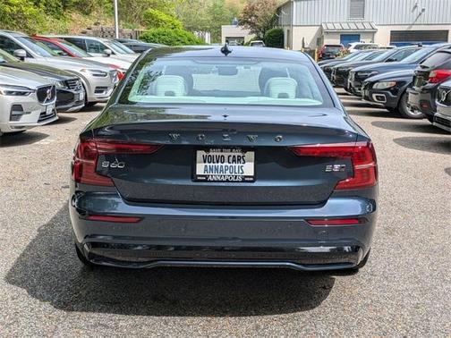2024 Volvo S60 B5 Plus Dark Theme