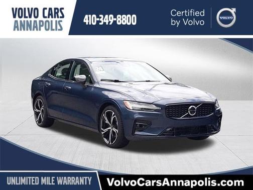 2024 Volvo S60 B5 Plus Dark Theme