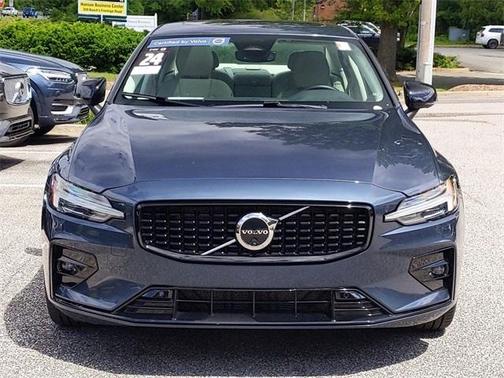2024 Volvo S60 B5 Plus Dark Theme