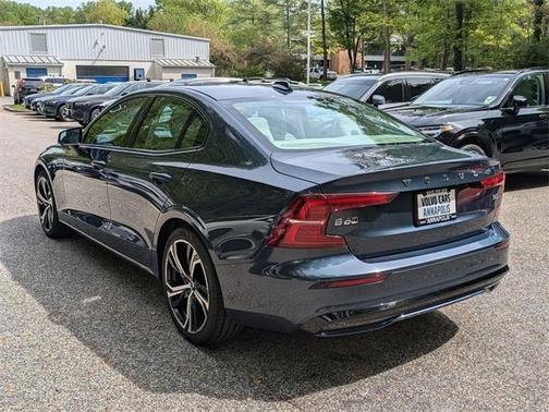 2024 Volvo S60 B5 Plus Dark Theme
