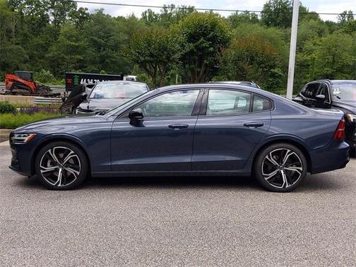 2024 Volvo S60 B5 Plus Dark Theme