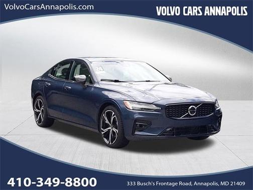 2024 Volvo S60 B5 Plus Dark Theme
