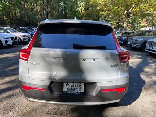 2025 Volvo XC40 B5 Core Bright Theme