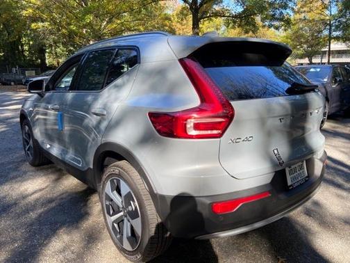 2025 Volvo XC40 B5 Core Bright Theme