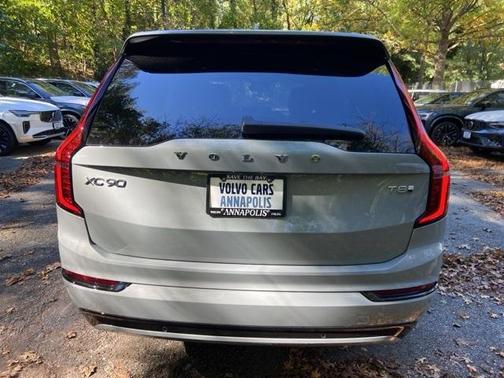2026 Volvo XC90 Plug-In Hybrid T8 Ultra Dark Theme 7-Seater