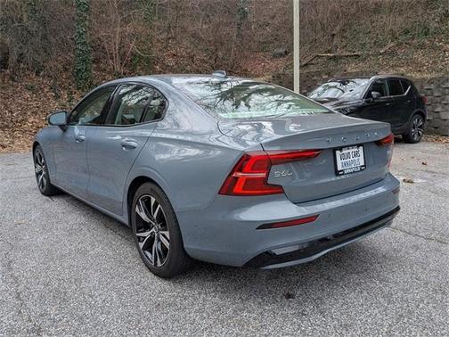 2023 Volvo S60 B5 Plus Dark Theme