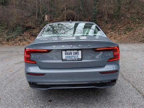 2023 Volvo S60 B5 Plus Dark Theme