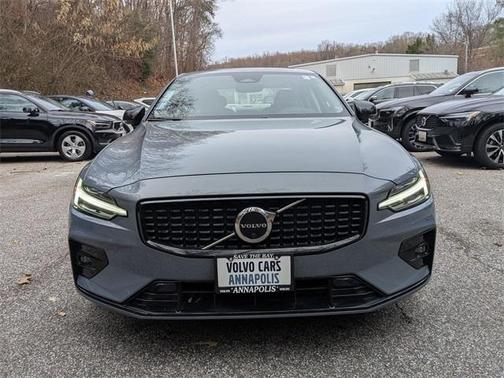 2023 Volvo S60 B5 Plus Dark Theme