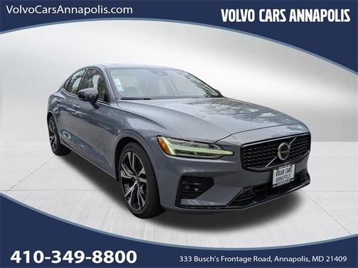 2023 Volvo S60 B5 Plus Dark Theme