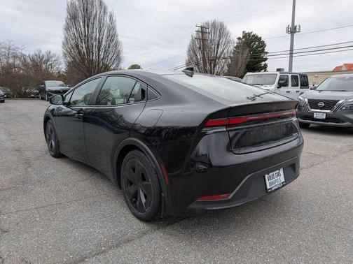 2025 Toyota Prius LE