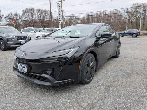 2025 Toyota Prius LE