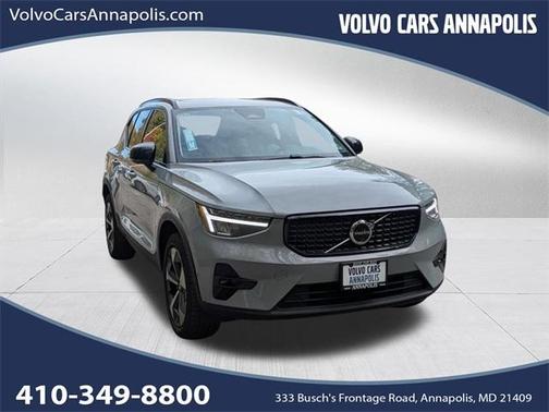 2024 Volvo XC40 B5 Plus Dark Theme