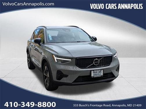 2024 Volvo XC40 B5 Plus Dark Theme