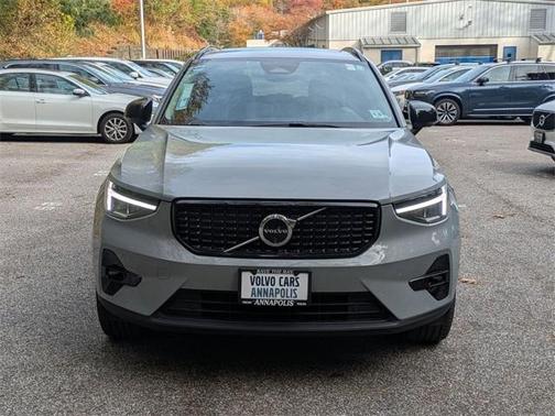 2024 Volvo XC40 B5 Plus Dark Theme