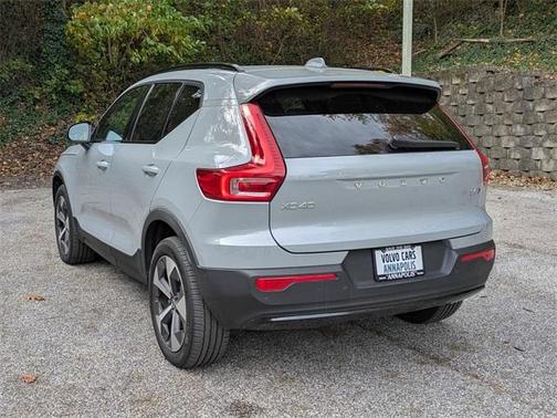 2024 Volvo XC40 B5 Plus Dark Theme