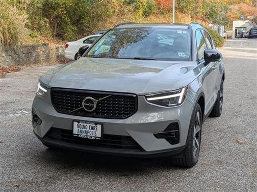2024 Volvo XC40 B5 Plus Dark Theme