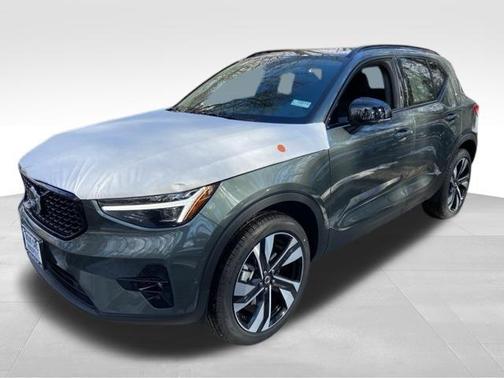 2026 Volvo XC40 B5 Ultra