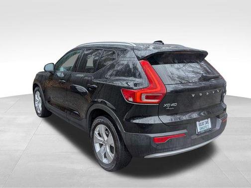 2020 Volvo XC40 T4 Momentum