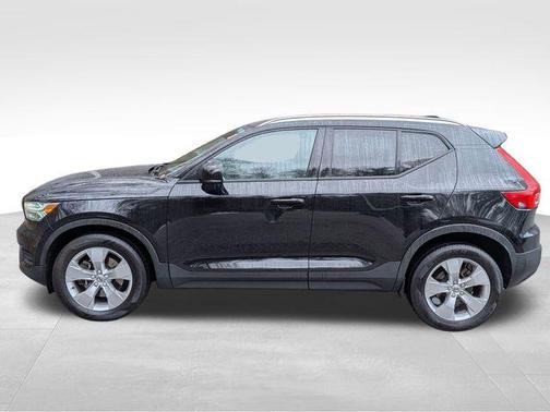 2020 Volvo XC40 T4 Momentum