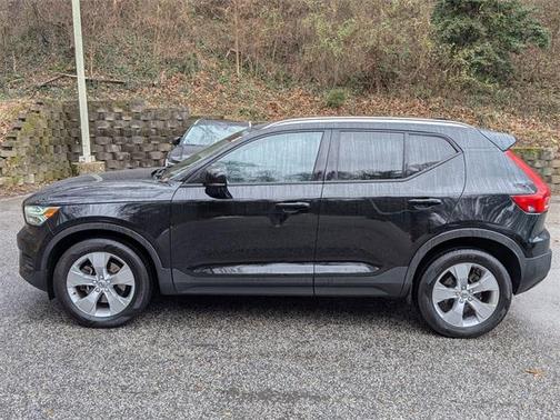 2020 Volvo XC40 T4 Momentum