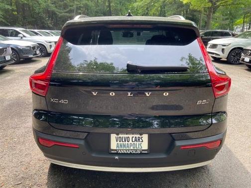 2025 Volvo XC40 B5 Plus Bright Theme
