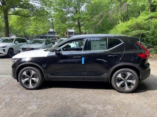 2025 Volvo XC40 B5 Plus Bright Theme
