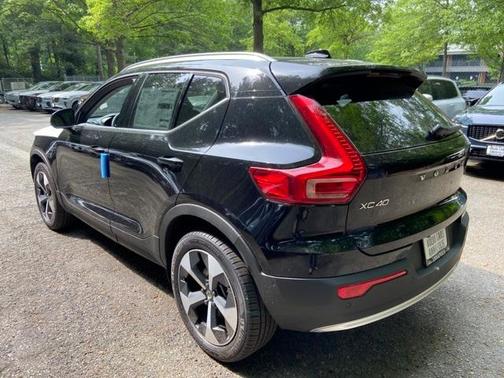 2025 Volvo XC40 B5 Plus Bright Theme