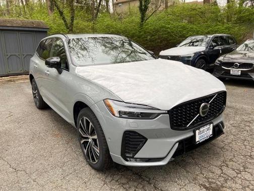 2025 Volvo XC60 B5 Ultra