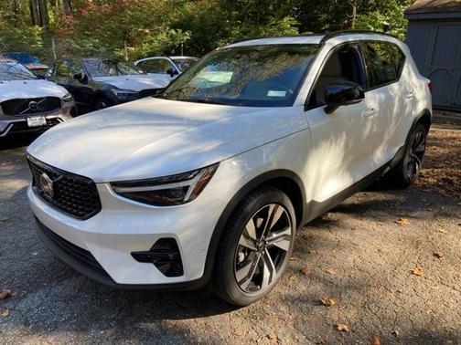 2026 Volvo XC40 B5 Ultra