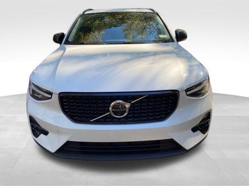 2026 Volvo XC40 B5 Ultra