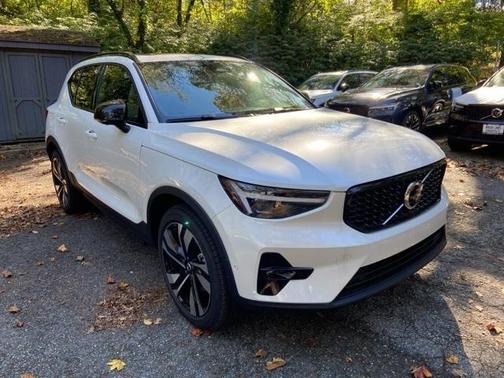 2026 Volvo XC40 B5 Ultra