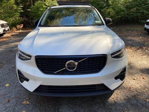 2026 Volvo XC40 B5 Ultra