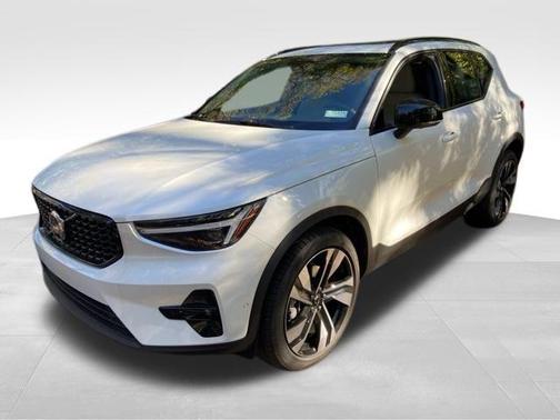 2026 Volvo XC40 B5 Ultra