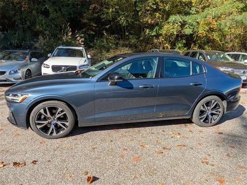 2025 Volvo S60 B5 Plus