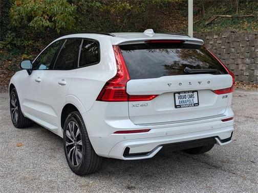 2023 Volvo XC60 B5 Plus Dark Theme
