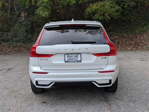 2023 Volvo XC60 B5 Plus Dark Theme