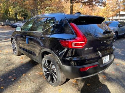 2025 Volvo XC40 B5 Plus Bright Theme