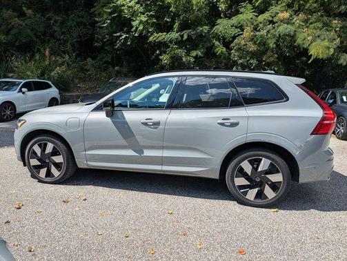 2025 Volvo XC60 Plug-In Hybrid T8 Plus