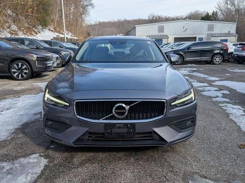 2021 Volvo S60 T6 Momentum