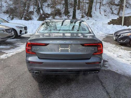 2021 Volvo S60 T6 Momentum