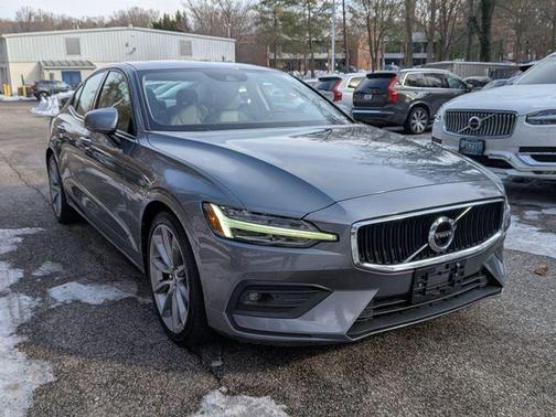 2021 Volvo S60 T6 Momentum