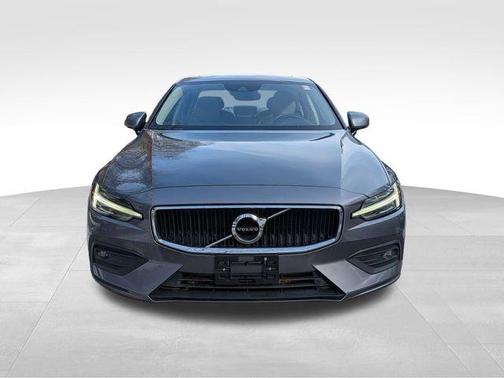 2021 Volvo S60 T6 Momentum