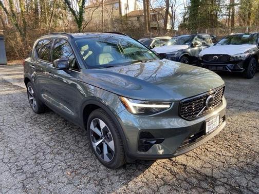 2026 Volvo XC40 B5 Plus