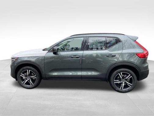 2026 Volvo XC40 B5 Core