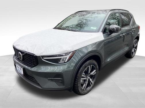 2026 Volvo XC40 B5 Core