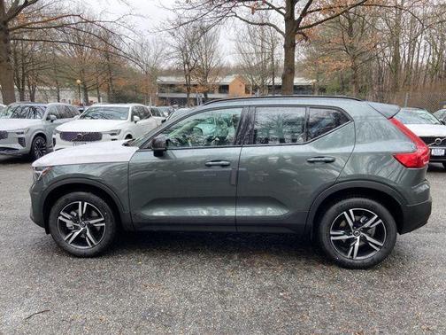 2026 Volvo XC40 B5 Core