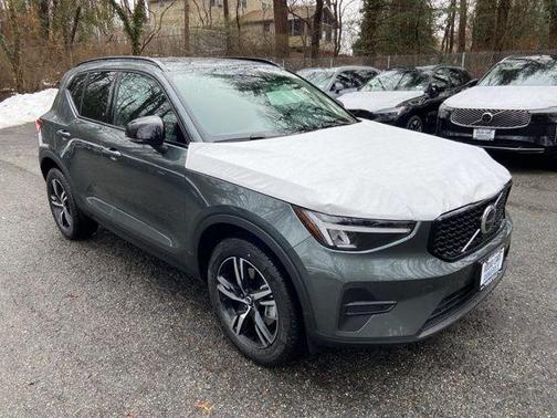 2026 Volvo XC40 B5 Core