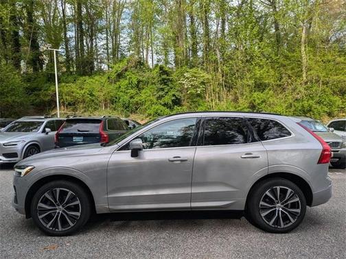 2022 Volvo XC60 B5 Momentum