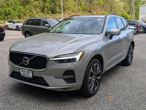2022 Volvo XC60 B5 Momentum